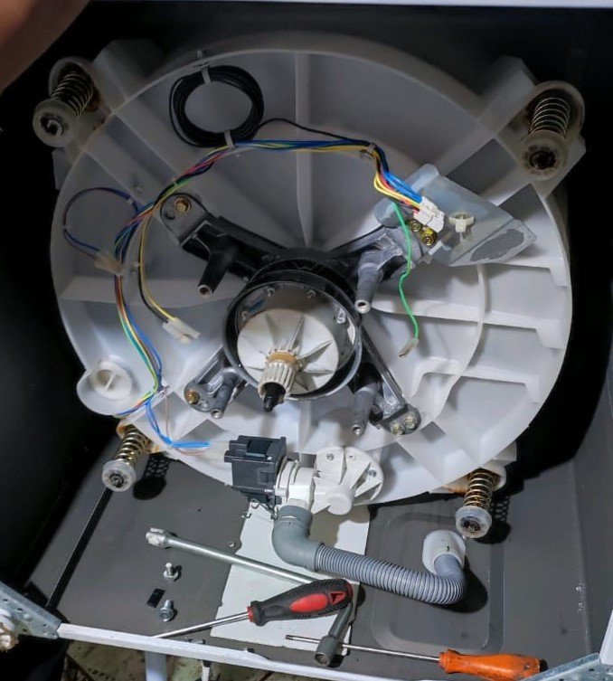 Manutenção interna de máquina de lavar